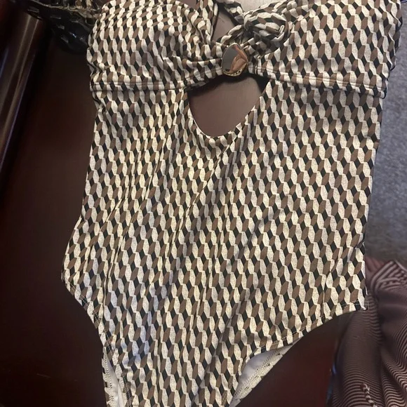 Cupshe Brown and White Geometric One Piece Swimsuit - Picture 4 of 4